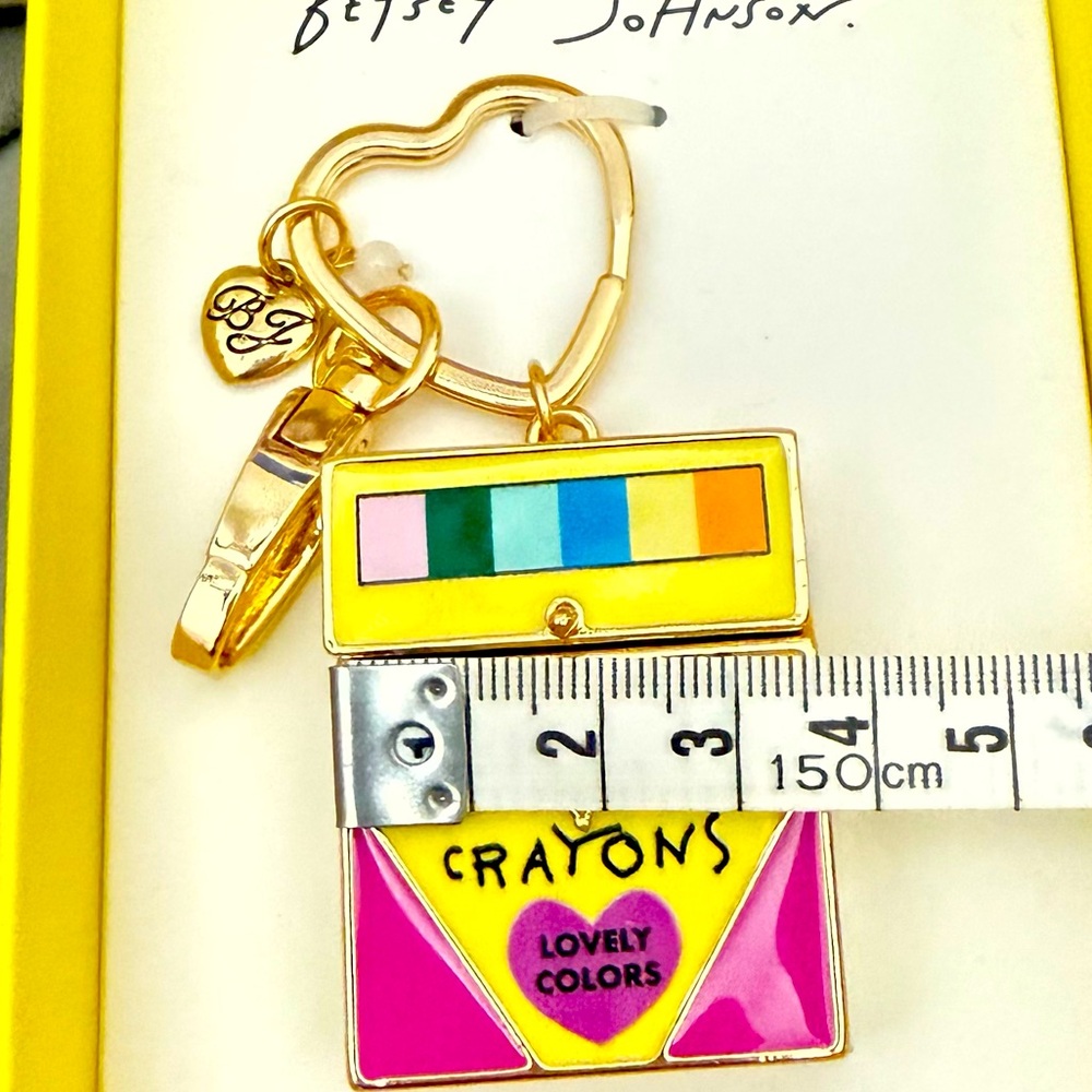 New Betsey Johnson Vibrant Crayon Box keychain - Picture 10 of 12